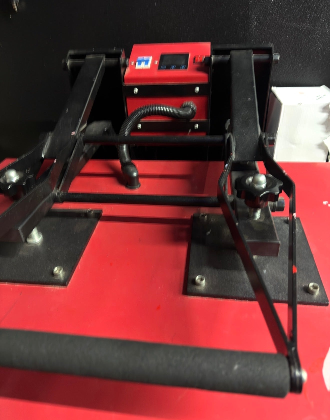 USED!!! 24” x 31” inch Large  Format Manual Heat Press Machine 110V (YOU WILL NEED TO HIRE AN ELECTRICIAN) WORKS WELL! JUST DON’T NEED IT!!! IT WILL NEED A DEDICATED LINE!!! AVAILABLE FOR PICKUP! CAN TEST BUT WILL TAKE20-30 min to heat due to the size! We Sub’N